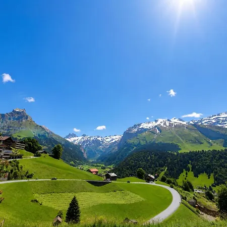 Moderne Mit Sonniger Terrasse, Blick Auf Berge Und Engelbergertal * Engelberg